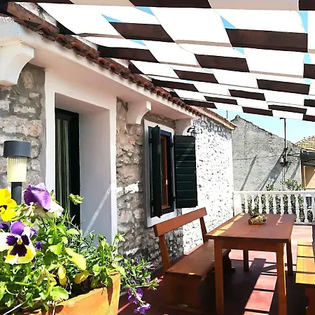 아파트 Dalmatian Stone House 투라니